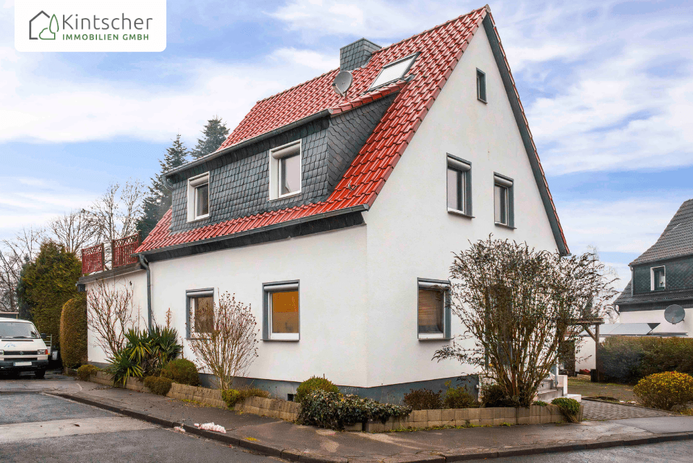 Foto der Immobilie: Freistehendes Einfamilienhaus mit Pool & Doppelgarage in Burscheid