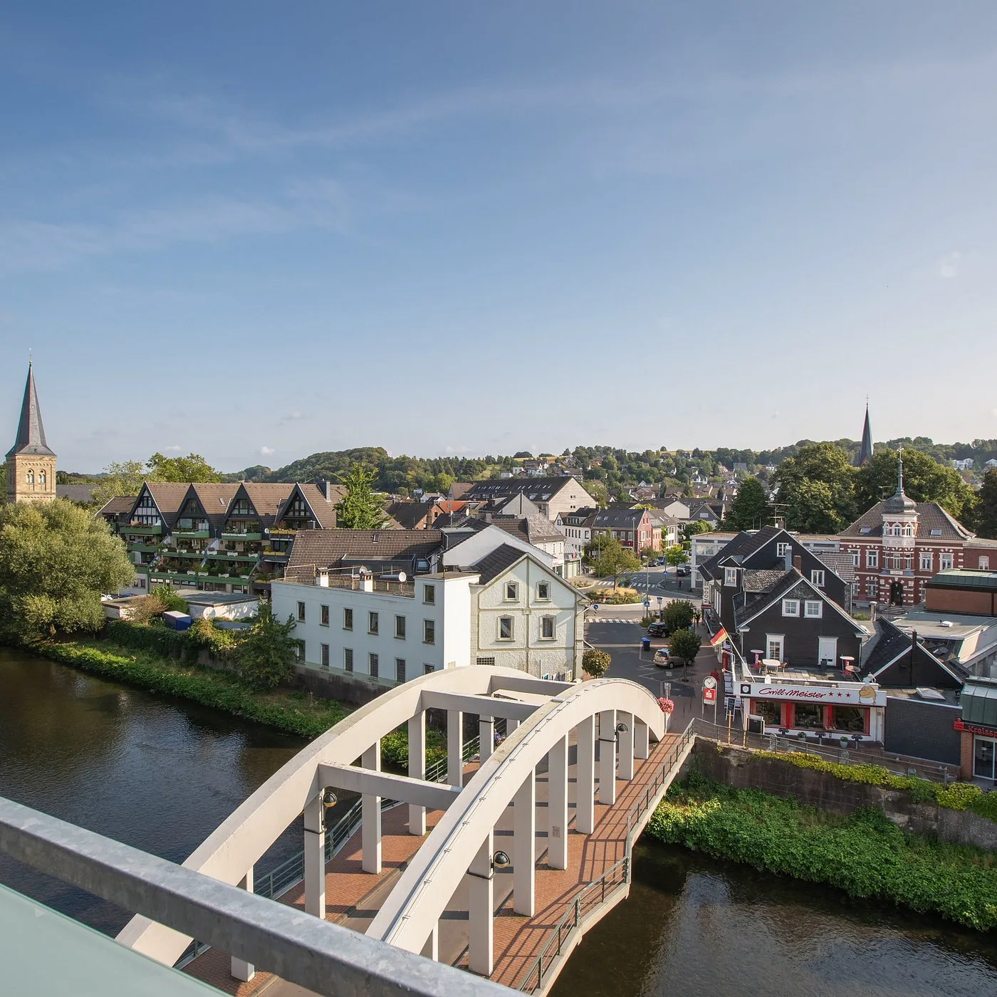 Wasserlage und Grünräume: Wie Käufer Wohnwert und Risiko richtig abwägen